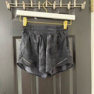 LULULEMON HOTTY HOT SHORTS 4”
